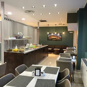 3* מלון Oasi Village